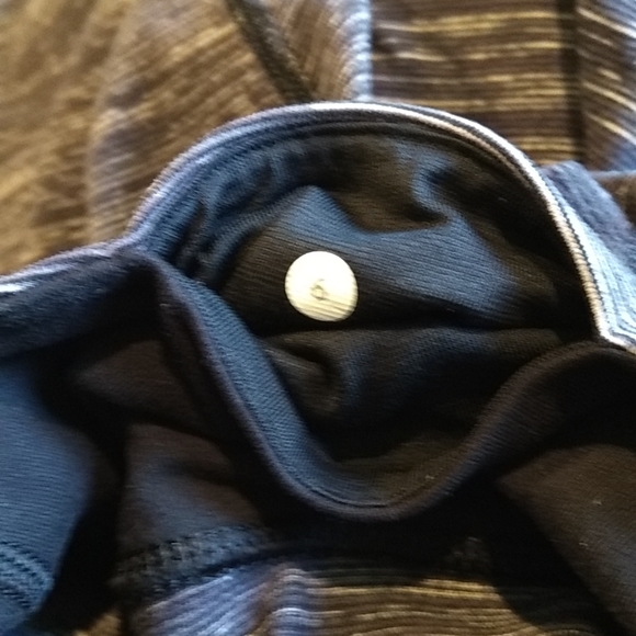 Lululemon Wunder Under Crop - Picture 8 of 9